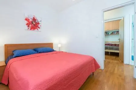 2 Bdrm Apartamento *