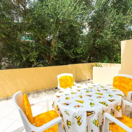 Apartamento 2 Bdrm *